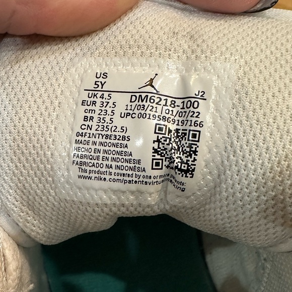 Nike Jordan 1 Mid Size 5 Youth (Rare) Great Condition! - Picture 8 of 8